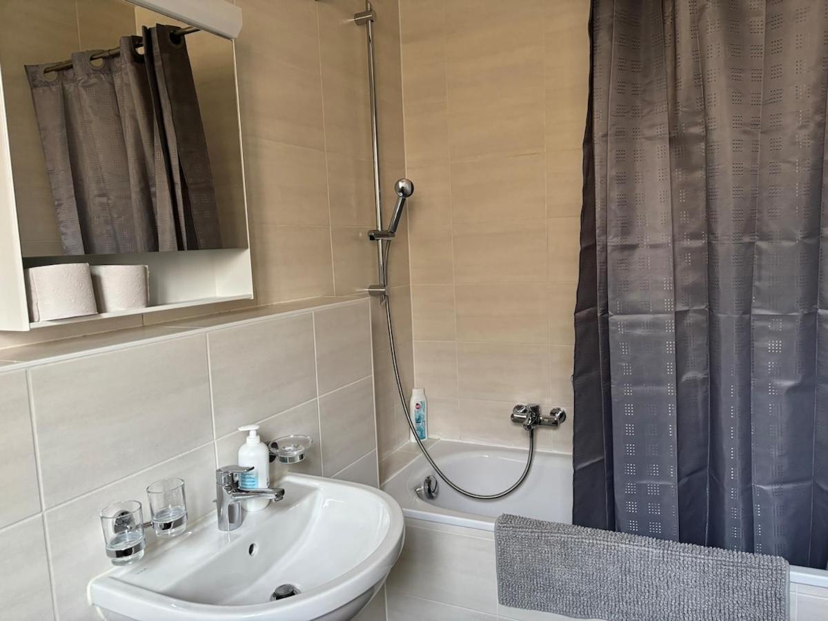 6 Minutes Walking From Railway Station *