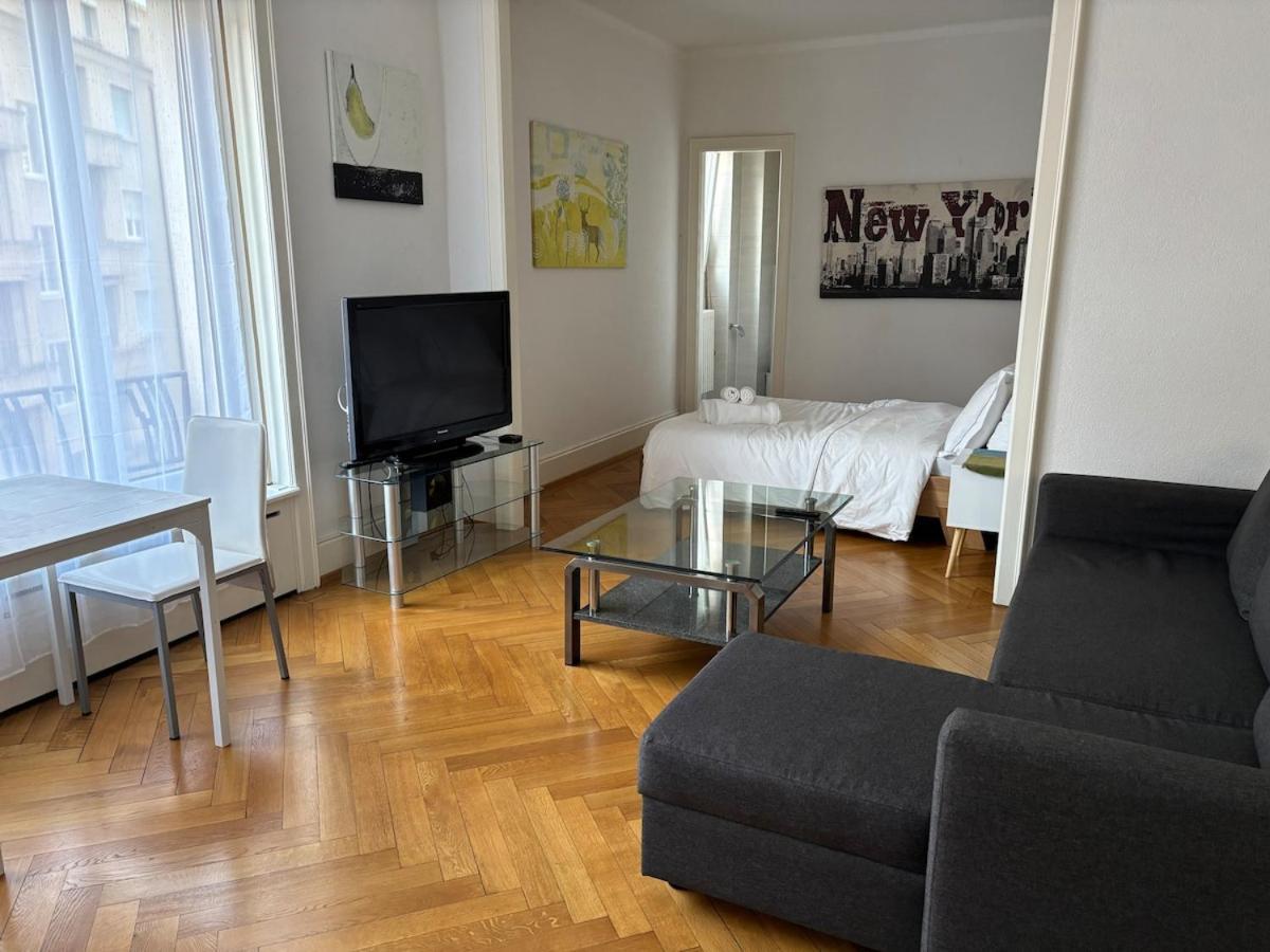6 Minutes Walking From Railway Station Apartment *
