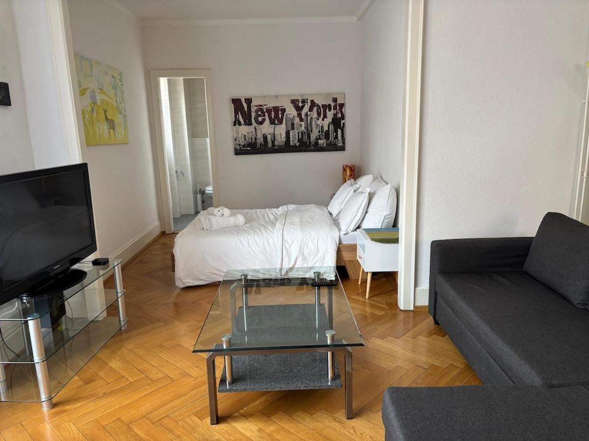 6 Minutes Walking From Railway Station Apartment