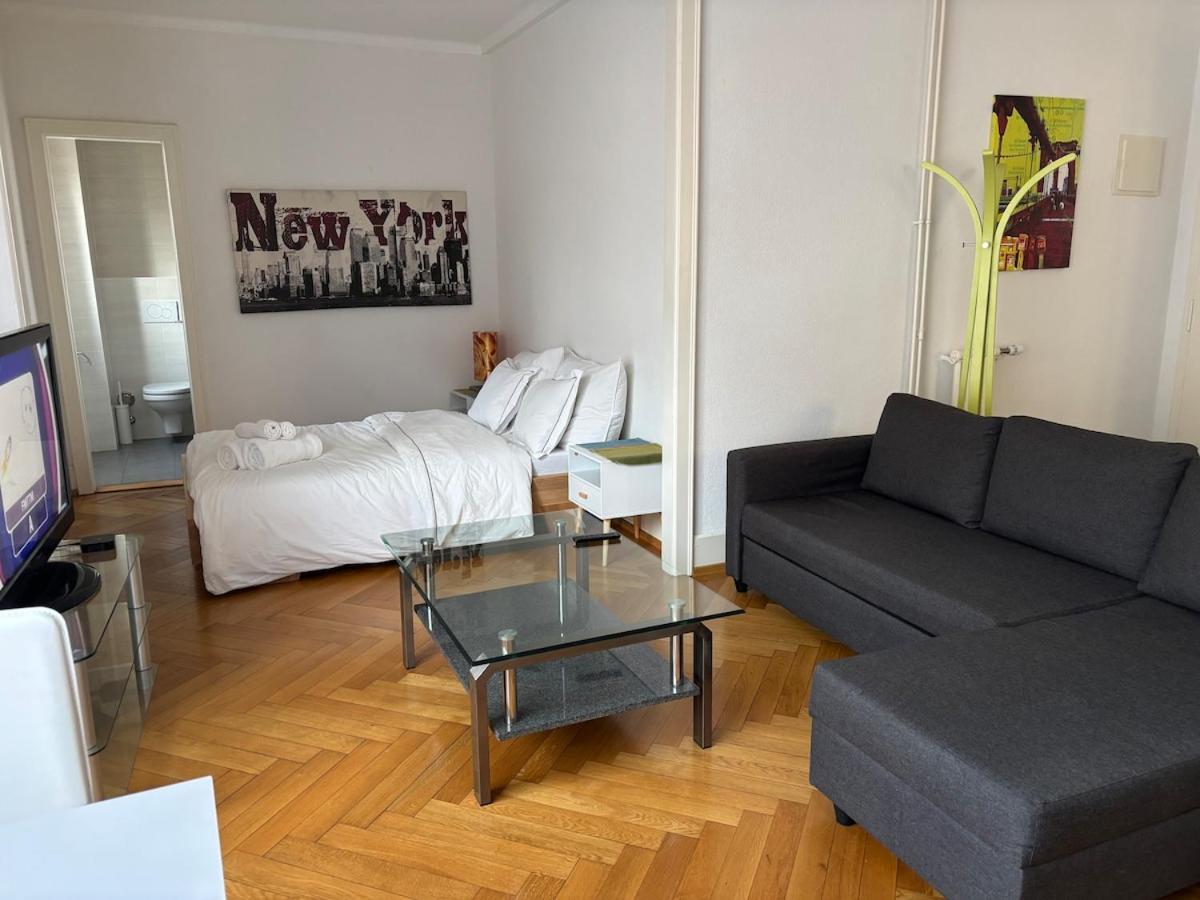 6 Minutes Walking From Railway Station Apartment